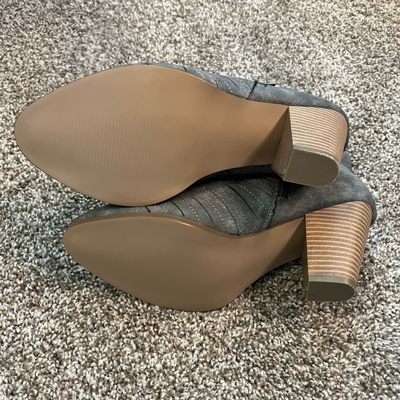 NWOT! JustFab Cartur Gray Booties in Size 10 Wide Width - Picture 10 of 11